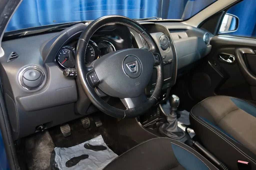 Dacia Duster Celebration 4x2"Motorschaden" 11/2014-photo-11