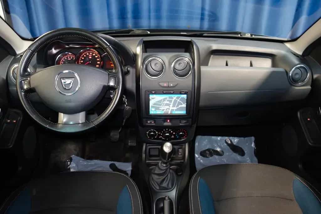 Dacia Duster Celebration 4x2"Motorschaden" 11/2014-photo-21