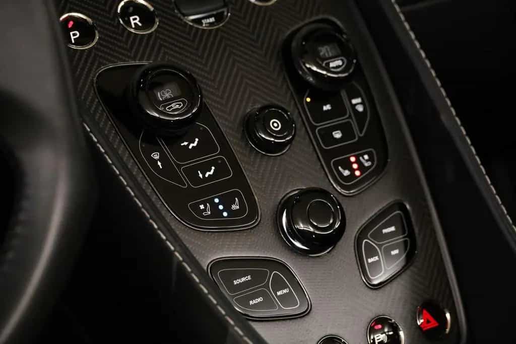 Aston Martin Vanquish Volante 6.0 V12 2+2|CarbonBlack|Ceramic 05/2015-photo-27