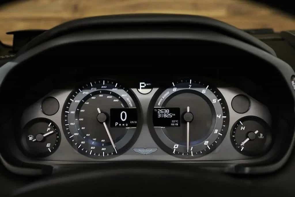 Aston Martin Vanquish Volante 6.0 V12 2+2|CarbonBlack|Ceramic 05/2015-photo-30