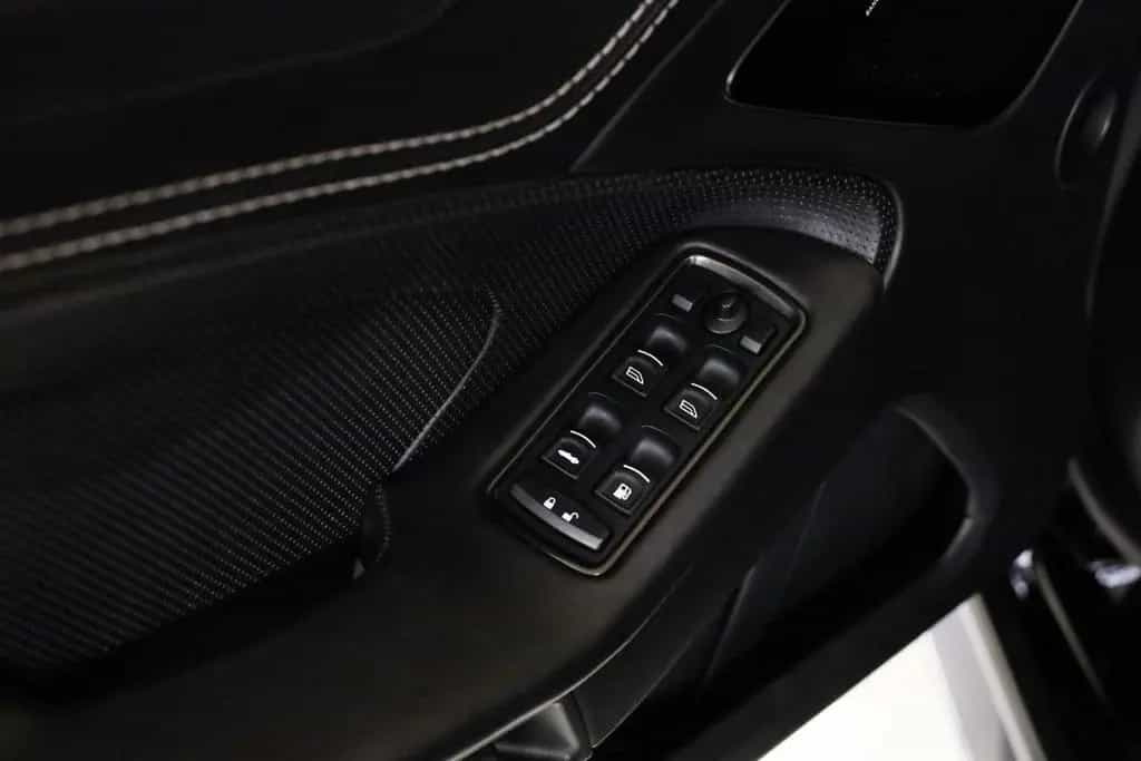 Aston Martin Vanquish Volante 6.0 V12 2+2|CarbonBlack|Ceramic 05/2015-photo-31