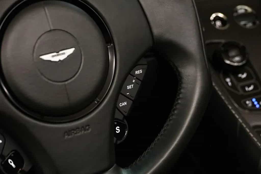 Aston Martin Vanquish Volante 6.0 V12 2+2|CarbonBlack|Ceramic 05/2015-photo-35