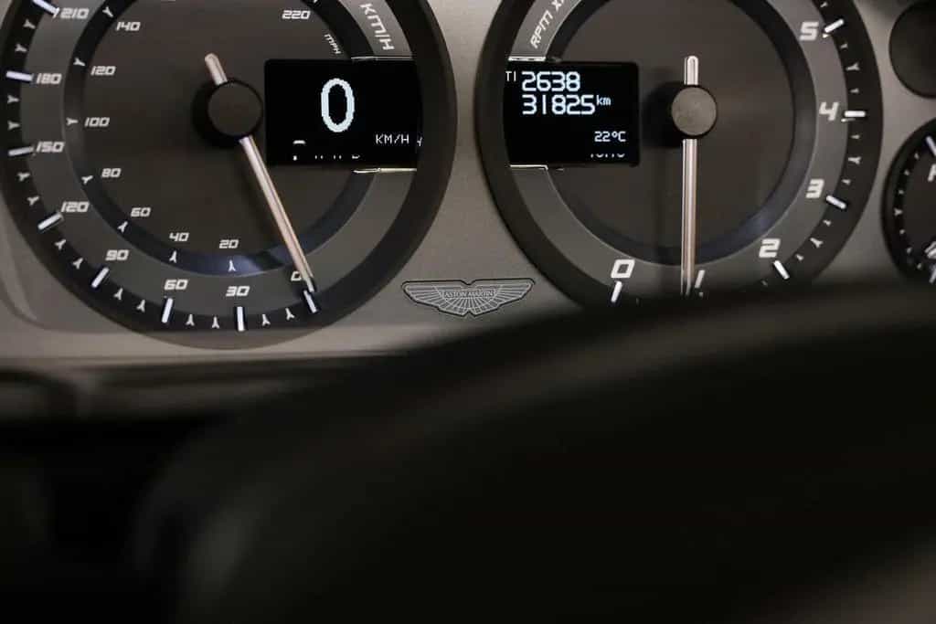 Aston Martin Vanquish Volante 6.0 V12 2+2|CarbonBlack|Ceramic 05/2015-photo-42