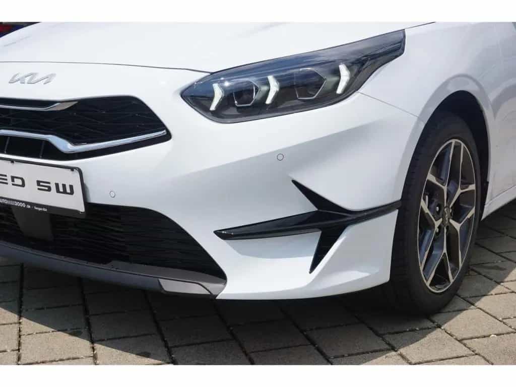 Kia Ceed_sw 1.5T 140 Ultimate Edition DCT7 AHK Navi 01/2026-photo-1
