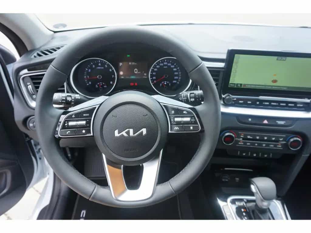 Kia Ceed_sw 1.5T 140 Ultimate Edition DCT7 AHK Navi 01/2026-photo-12