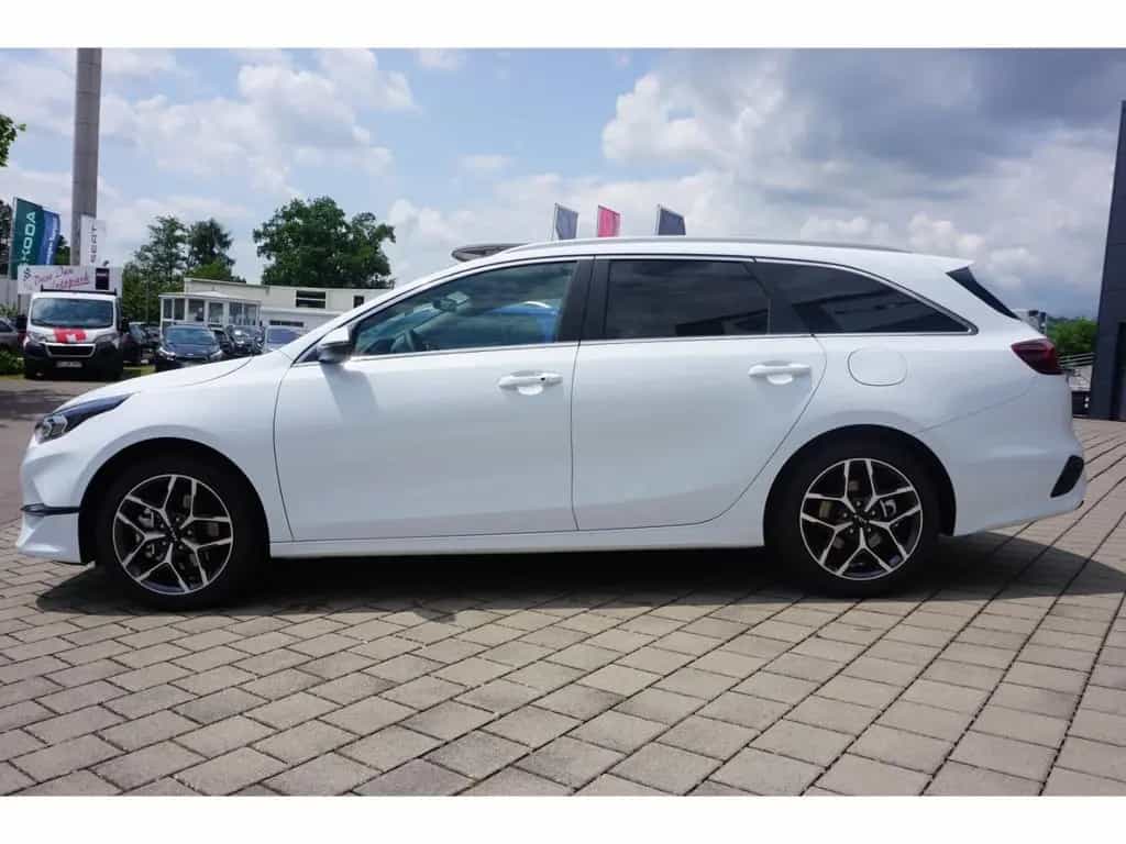 Kia Ceed_sw 1.5T 140 Ultimate Edition DCT7 AHK Navi 01/2026-photo-2