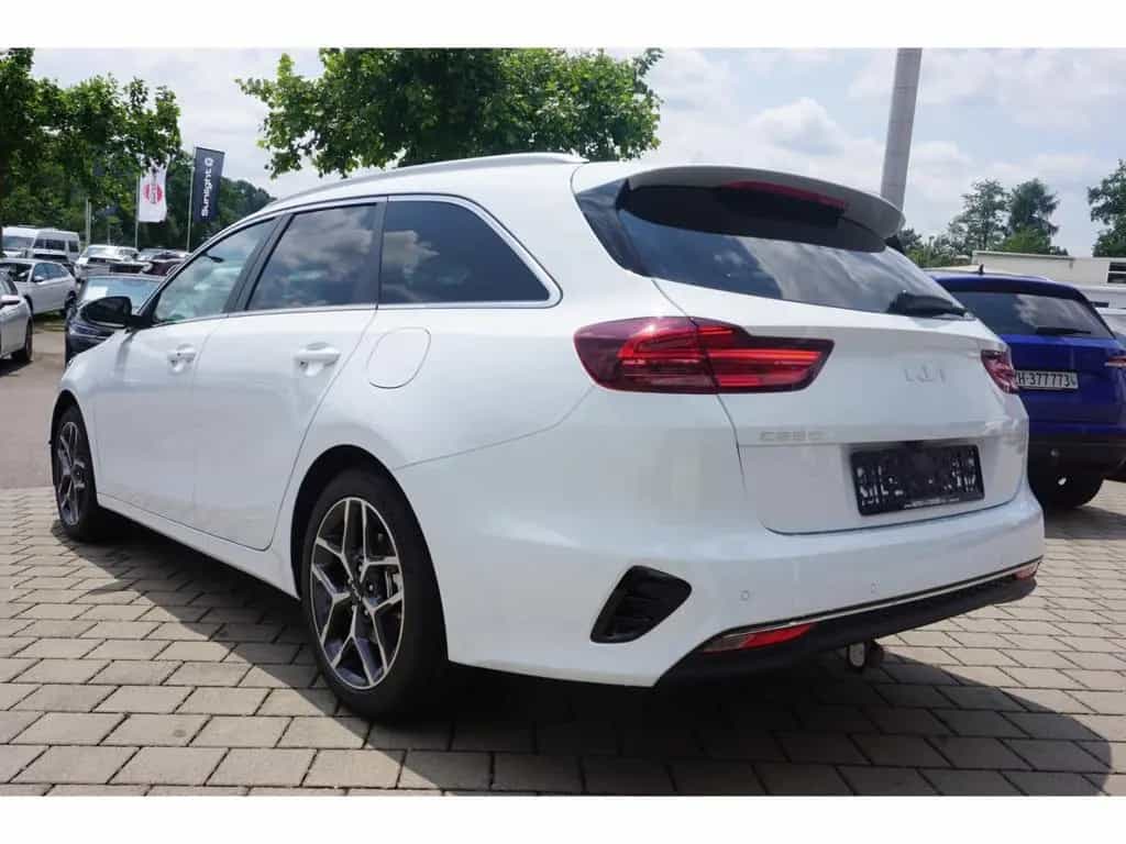 Kia Ceed_sw 1.5T 140 Ultimate Edition DCT7 AHK Navi 01/2026-photo-4