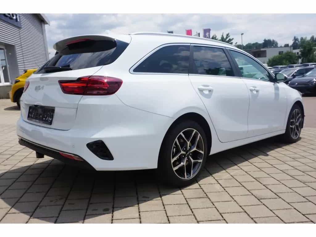 Kia Ceed_sw 1.5T 140 Ultimate Edition DCT7 AHK Navi 01/2026-photo-6