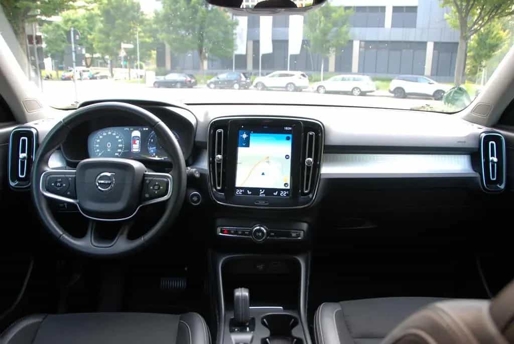 Volvo XC40 Momentum 2WD| LED| AUTOMATIK| CARPLAY| NAVI 05/2019-photo-8