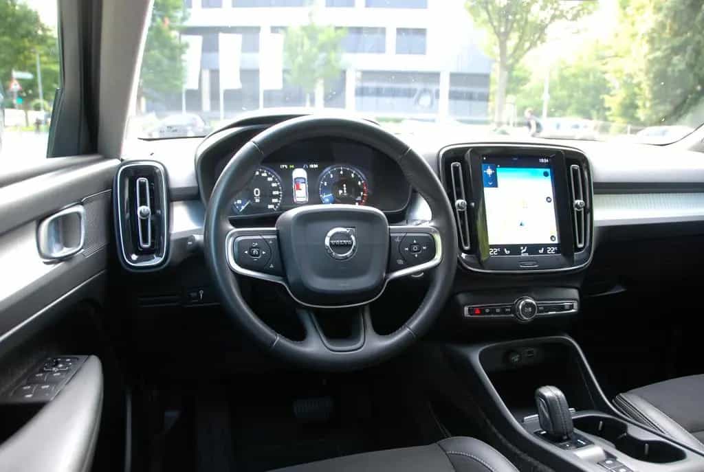 Volvo XC40 Momentum 2WD| LED| AUTOMATIK| CARPLAY| NAVI 05/2019-photo-9