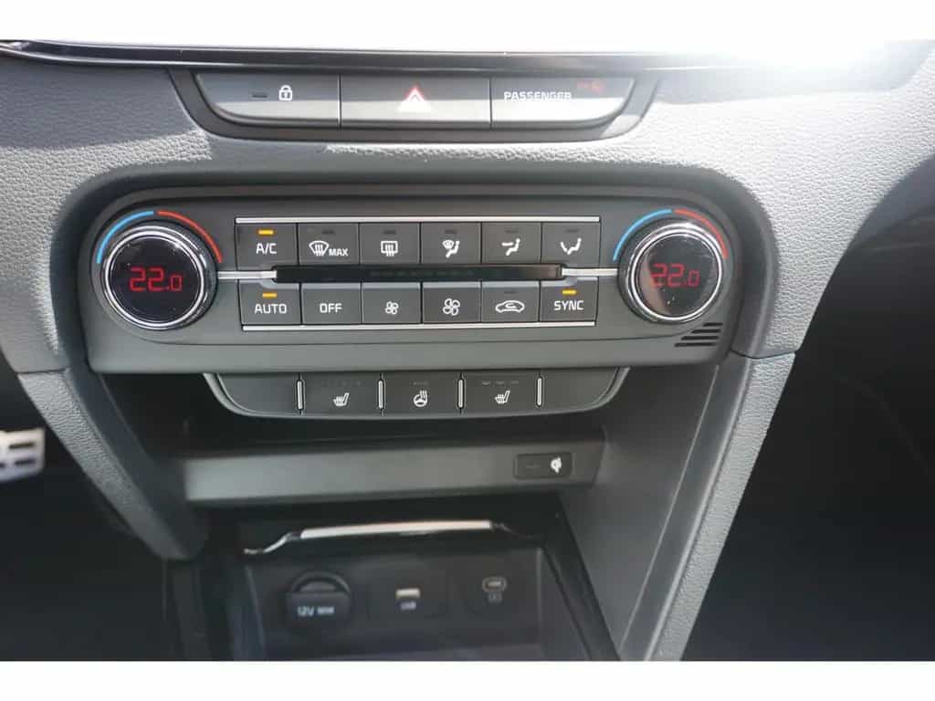 Kia Ceed 1.5T 140 GT Line DCT7 Navi Indukt. Virt. Co 12/2025-photo-19
