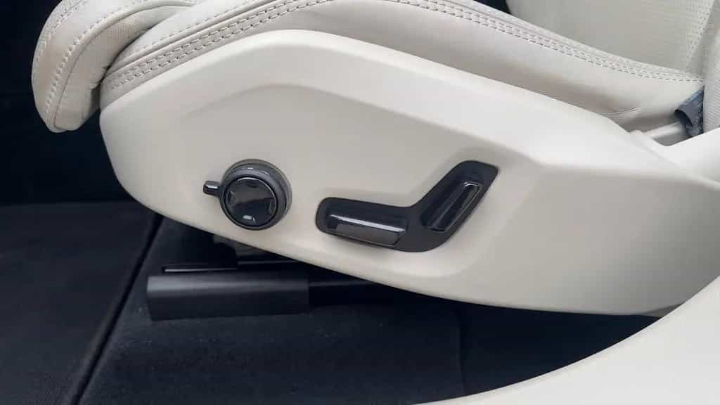Volvo XC60 B5 D Ultimate Bright AWD*AHK*STHZG*Massage* 12/2022-photo-16