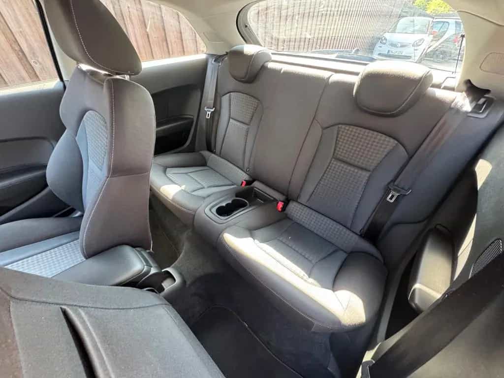 Audi A1 Ambition SHZ NAVI XENON PDC ALU`S KLIMA 09/2013-photo-11