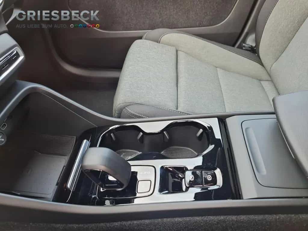 Volvo XC40 Plus Dark FLA SpurH el.Heck KeyLess LMF 04/2024-photo-13