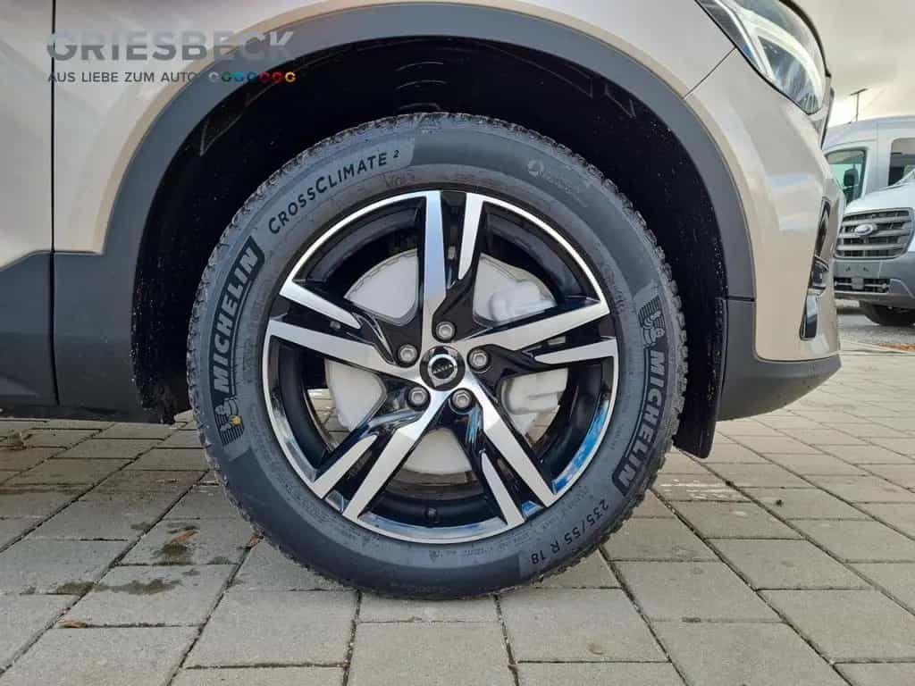 Volvo XC40 Plus Dark FLA SpurH el.Heck KeyLess LMF 04/2024-photo-7