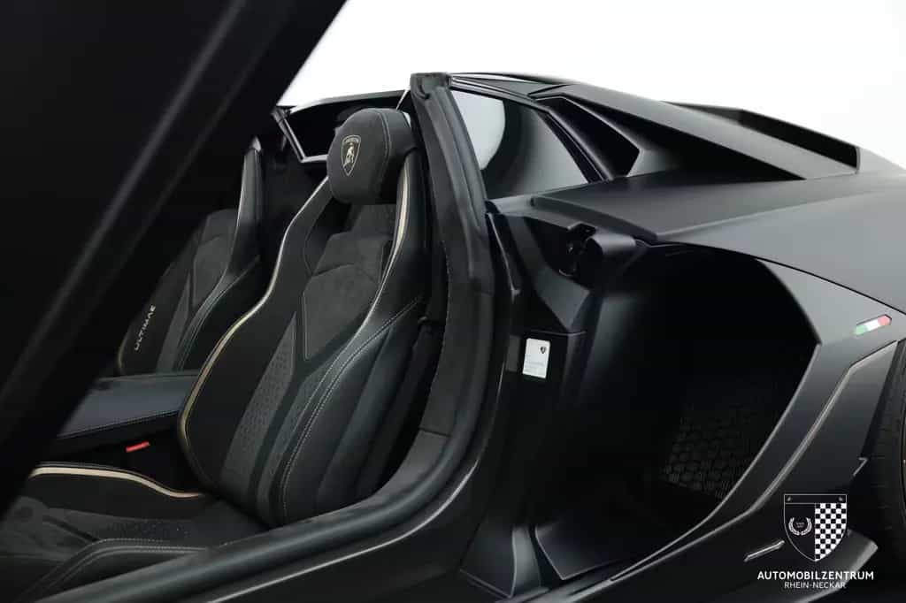 Lamborghini Aventador Ultimae Roadster 1 of 250/FullCarbon 06/2022-photo-12