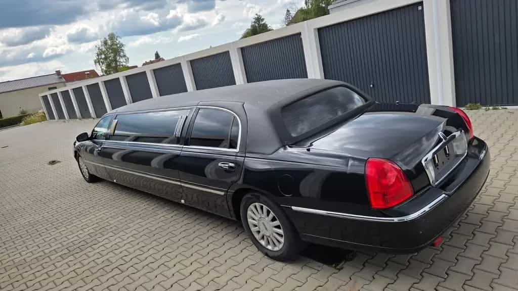 Lincoln Town Car 4.6 Stretchlimousine 8,00m TÜV 12/2026 07/2006-photo-1