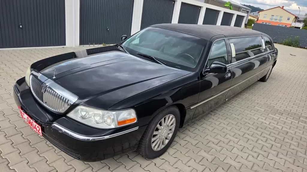 Lincoln Town Car 4.6 Stretchlimousine 8,00m TÜV 12/2026 07/2006-photo-2