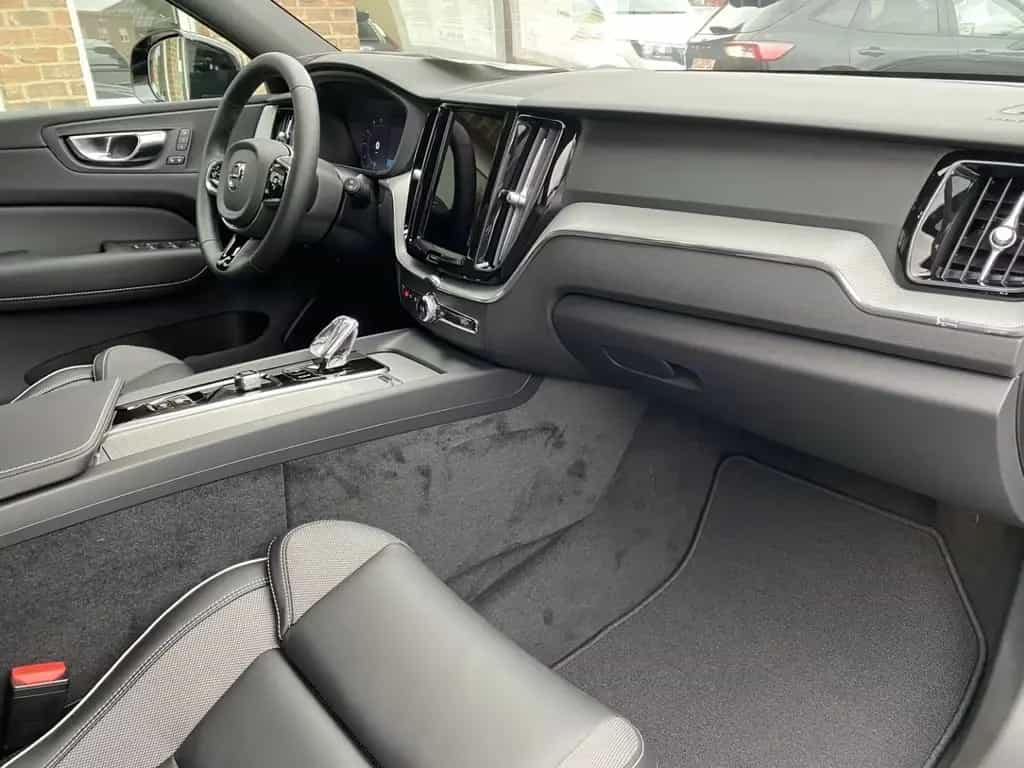 Volvo XC60 Plus Dark B4 Mild Hybrid Panorama. ACC BLIS 12/2022-photo-5