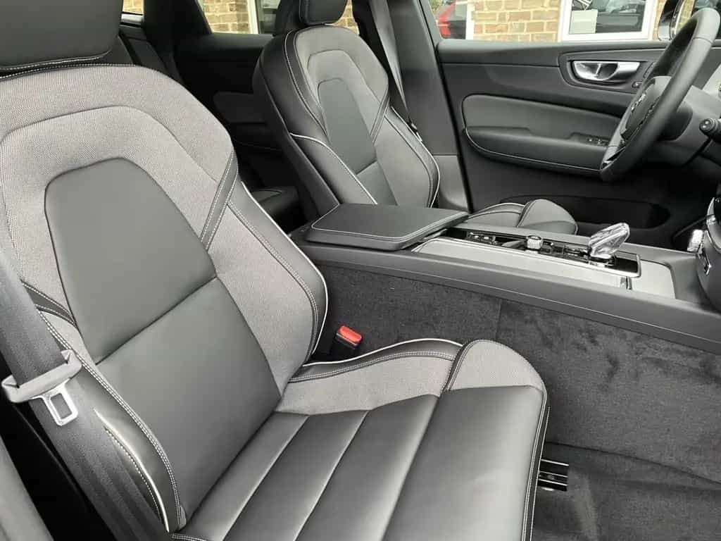 Volvo XC60 Plus Dark B4 Mild Hybrid Panorama. ACC BLIS 12/2022-photo-6