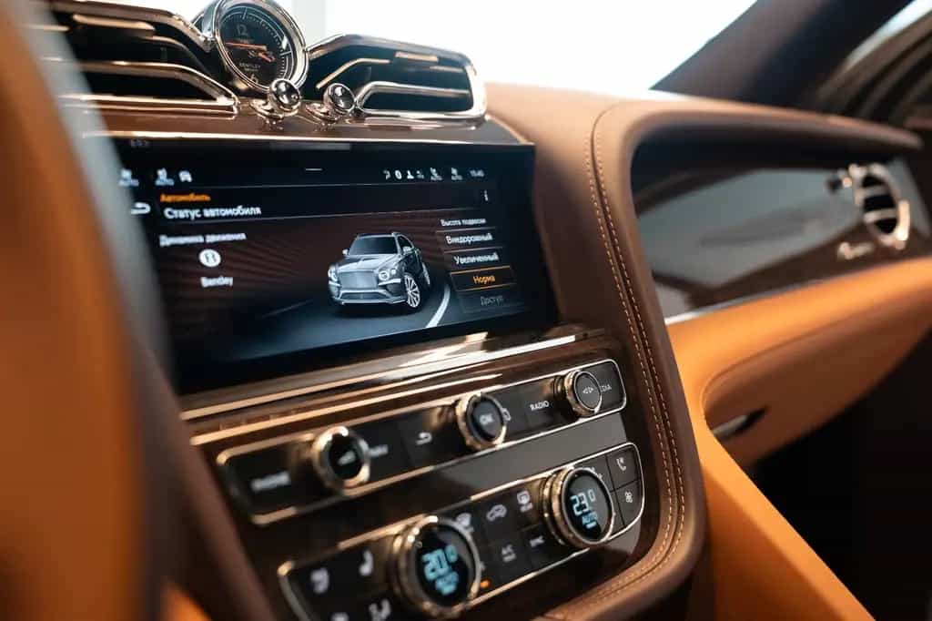 Bentley Bentayga 4.0 V8 Azure 2-Tone 03/2023-photo-10