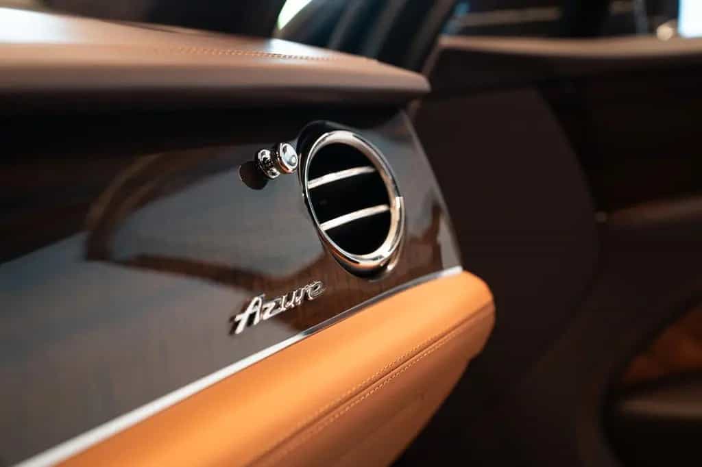 Bentley Bentayga 4.0 V8 Azure 2-Tone 03/2023-photo-11
