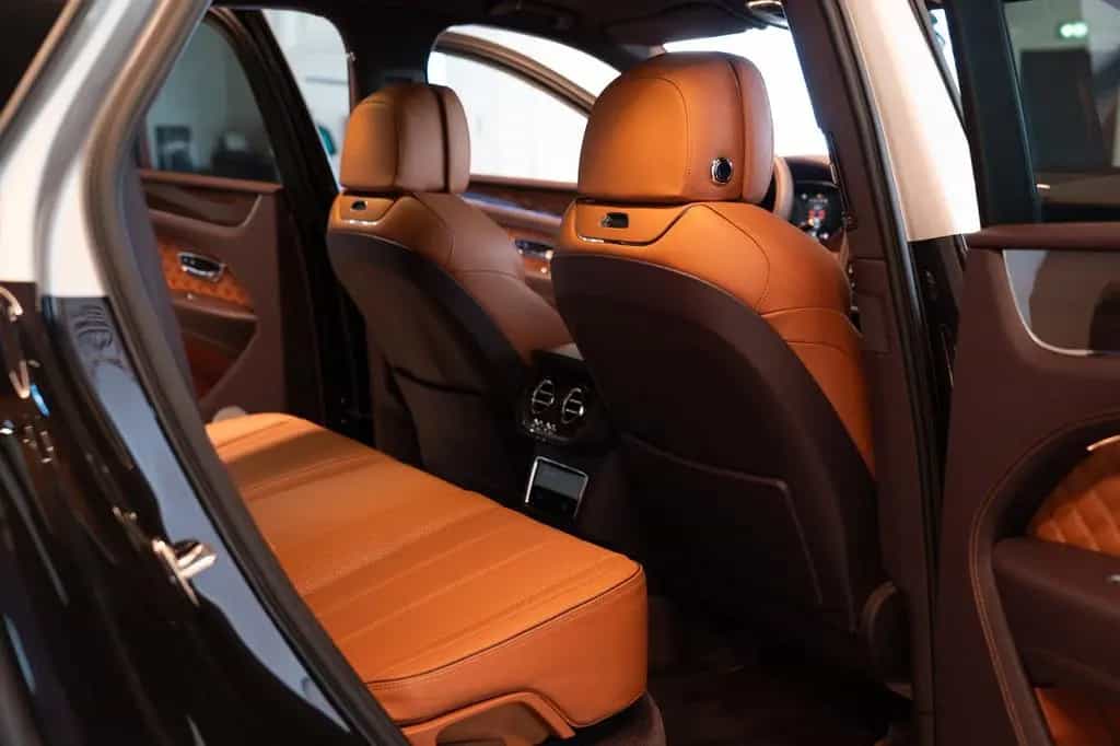 Bentley Bentayga 4.0 V8 Azure 2-Tone 03/2023-photo-14