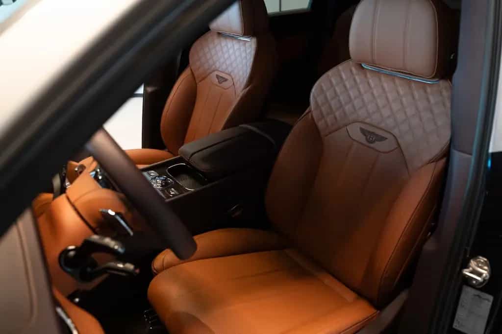 Bentley Bentayga 4.0 V8 Azure 2-Tone 03/2023-photo-7