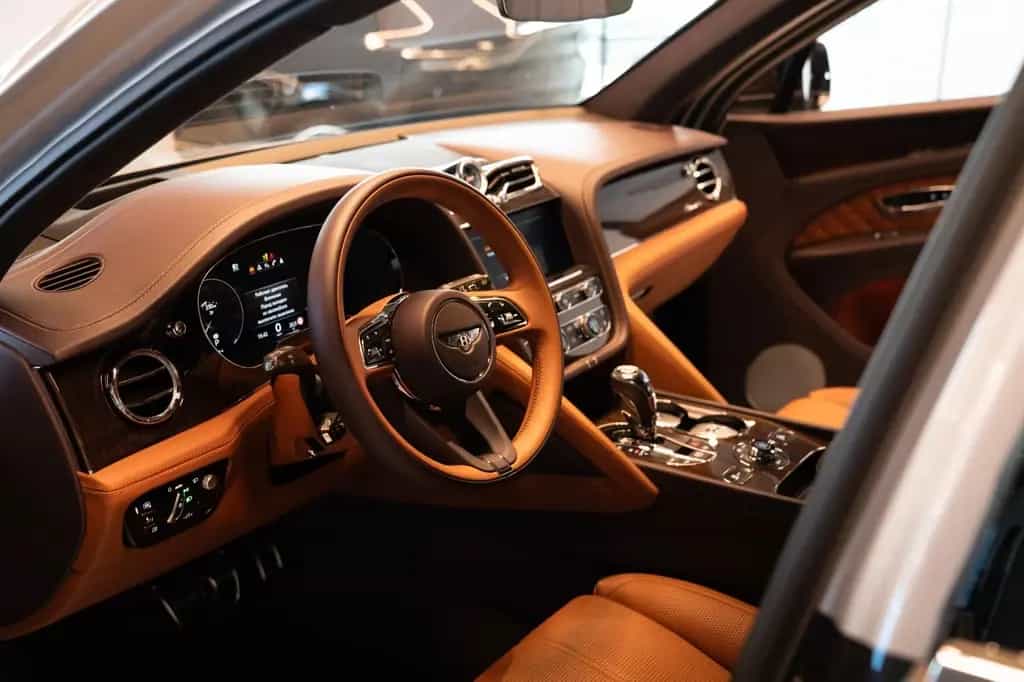 Bentley Bentayga 4.0 V8 Azure 2-Tone 03/2023-photo-9