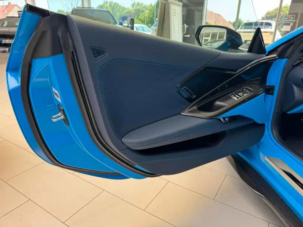 Corvette Z06 Coupe 3LZ  MY2024 *RAPID BLUE*KARBON* Z07* null-photo-7