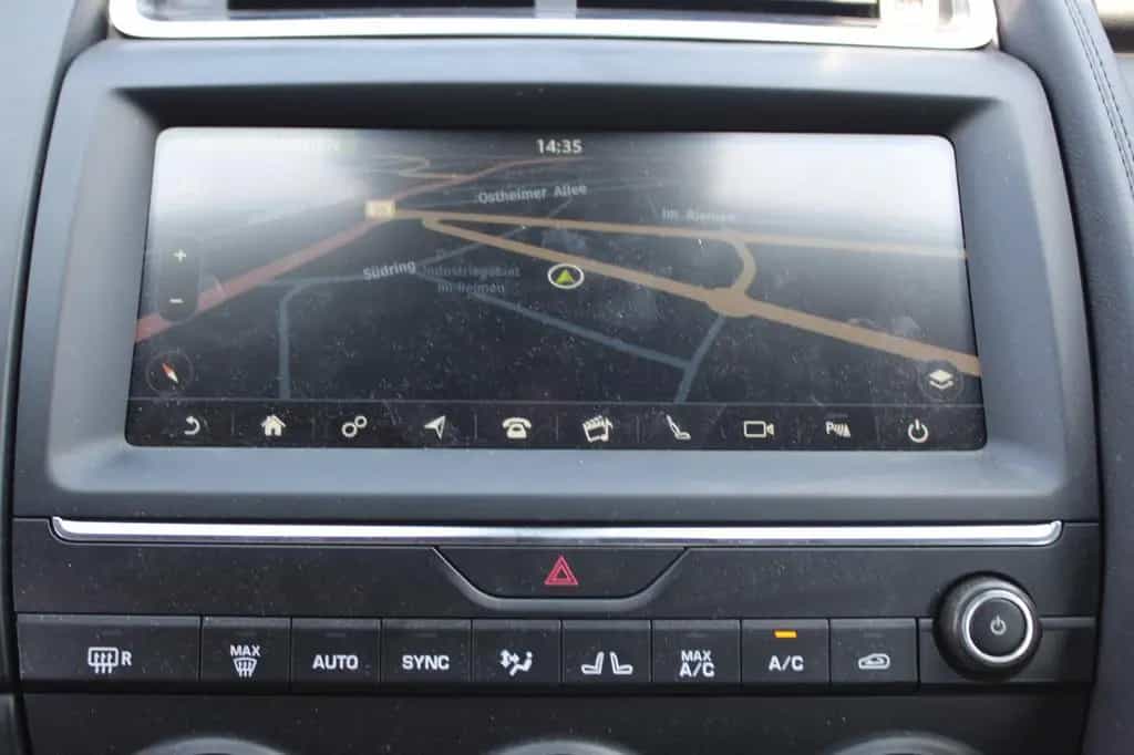 Jaguar E-Pace S AWD NAVI*AHK*HEAD-UP*LED*KAMERA*MERDIAN 06/2019-photo-12
