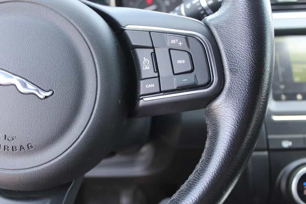 Jaguar E-Pace S AWD NAVI*AHK*HEAD-UP*LED*KAMERA*MERDIAN 06/2019-photo-16