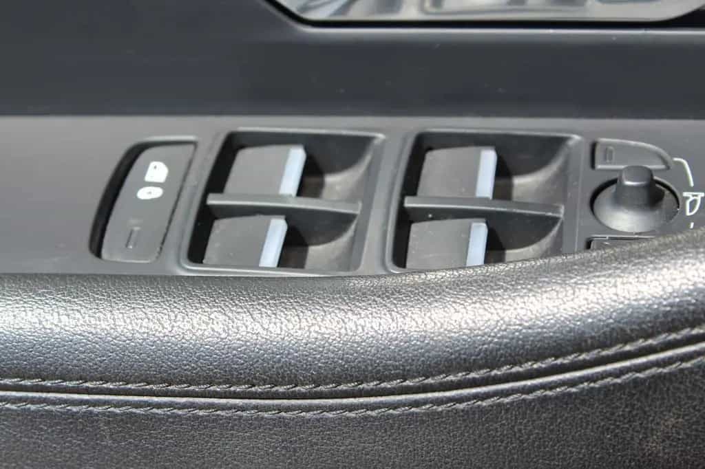 Jaguar E-Pace S AWD NAVI*AHK*HEAD-UP*LED*KAMERA*MERDIAN 06/2019-photo-22