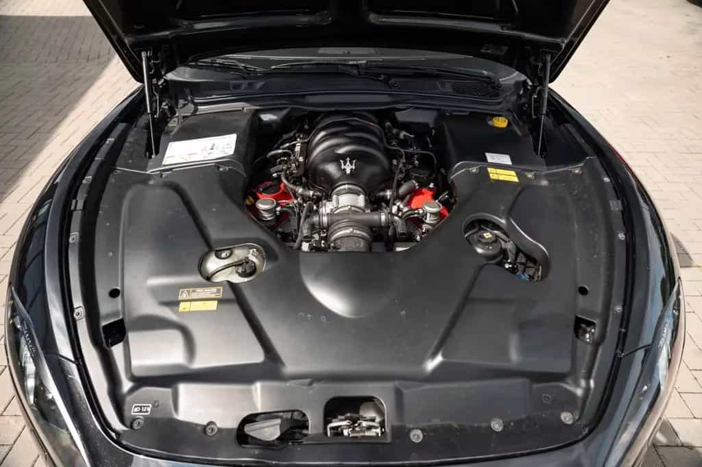 Maserati Granturismo 4.7 V8 Sport Automatik BOSE PDC NAVI 06/2018-photo-16