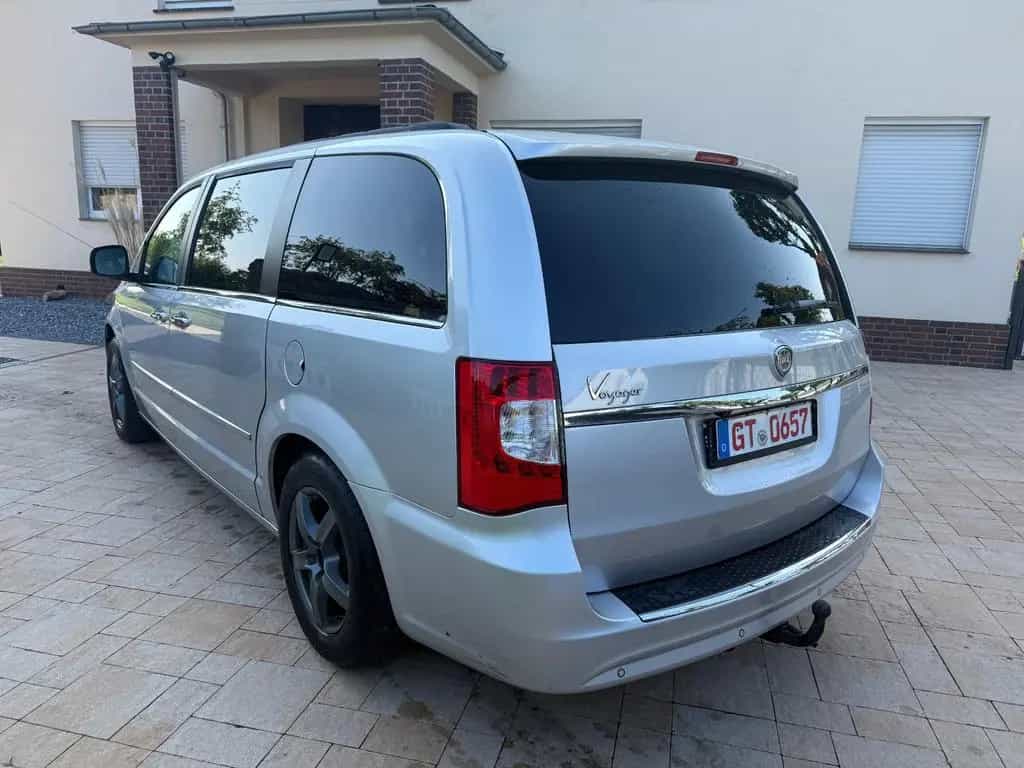 Lancia Voyager 2.8 JTDM Gold+Leder+Navi+AHK+7 Sitz+ 12/2011-photo-2