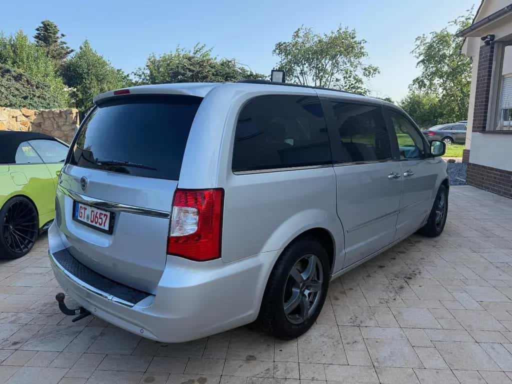 Lancia Voyager 2.8 JTDM Gold+Leder+Navi+AHK+7 Sitz+ 12/2011-photo-3