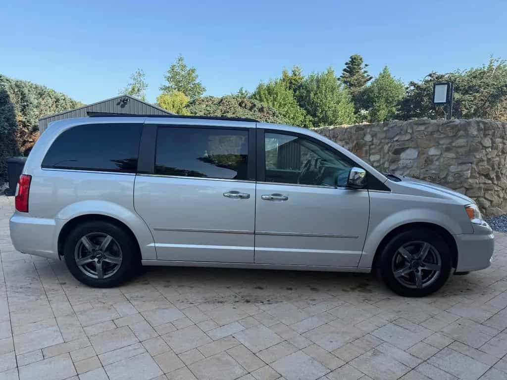 Lancia Voyager 2.8 JTDM Gold+Leder+Navi+AHK+7 Sitz+ 12/2011-photo-4