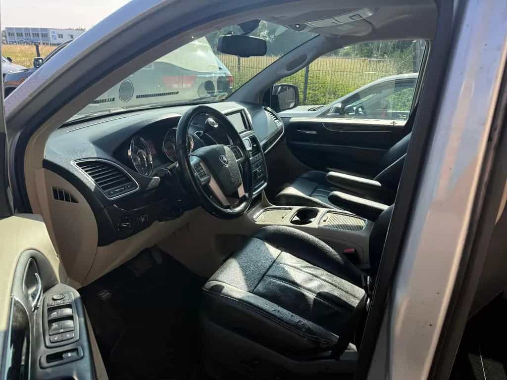 Lancia Voyager 2.8 JTDM Gold+Leder+Navi+AHK+7 Sitz+ 12/2011-photo-6