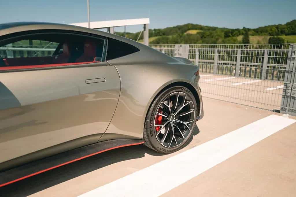 Aston Martin V8 Vantage Ceramic, Carbon, Q 01/2025-photo-13