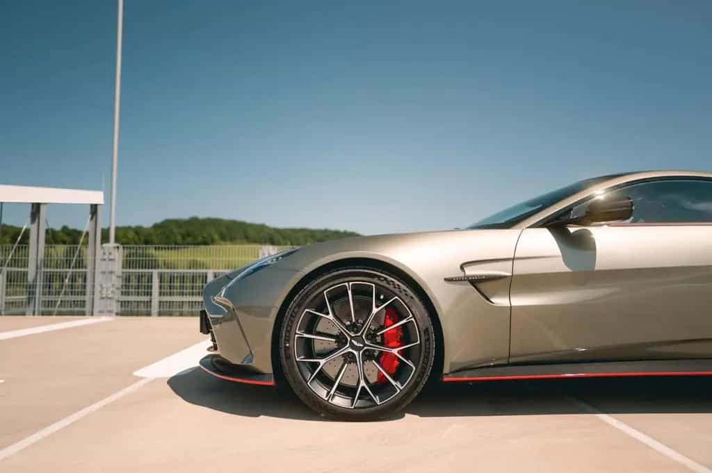 Aston Martin V8 Vantage Ceramic, Carbon, Q 01/2025-photo-15