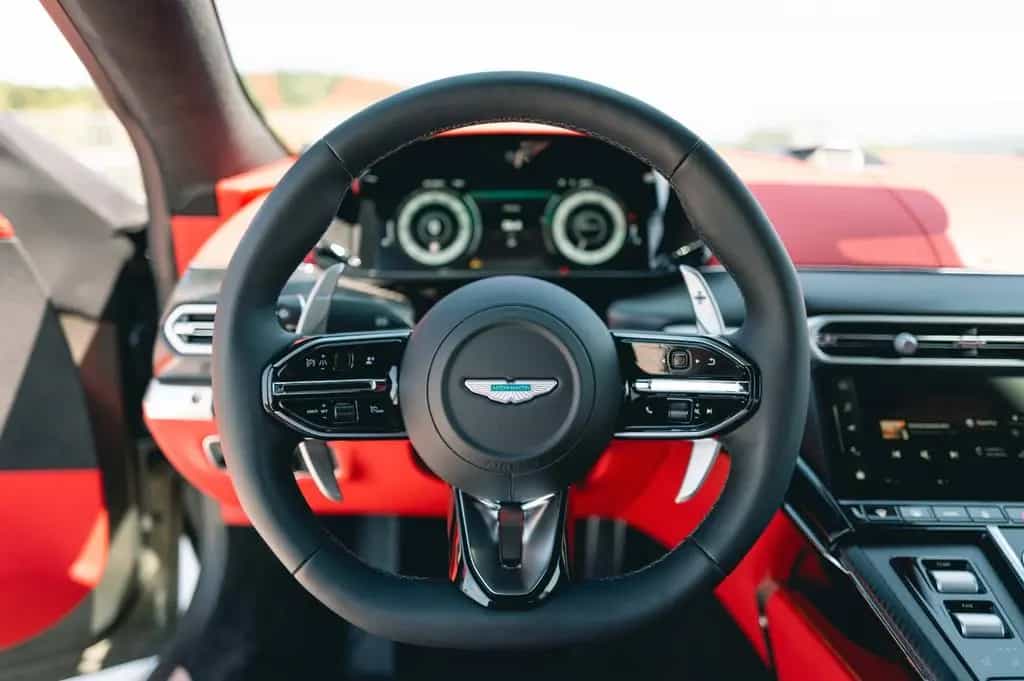 Aston Martin V8 Vantage Ceramic, Carbon, Q 01/2025-photo-19