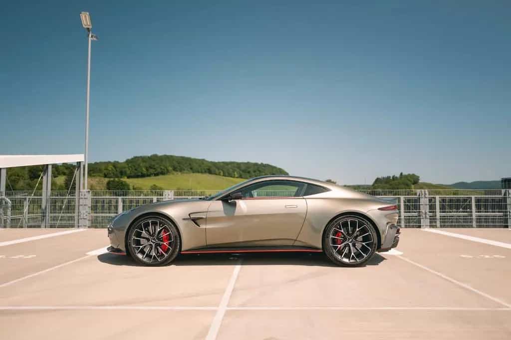 Aston Martin V8 Vantage Ceramic, Carbon, Q 01/2025-photo-3