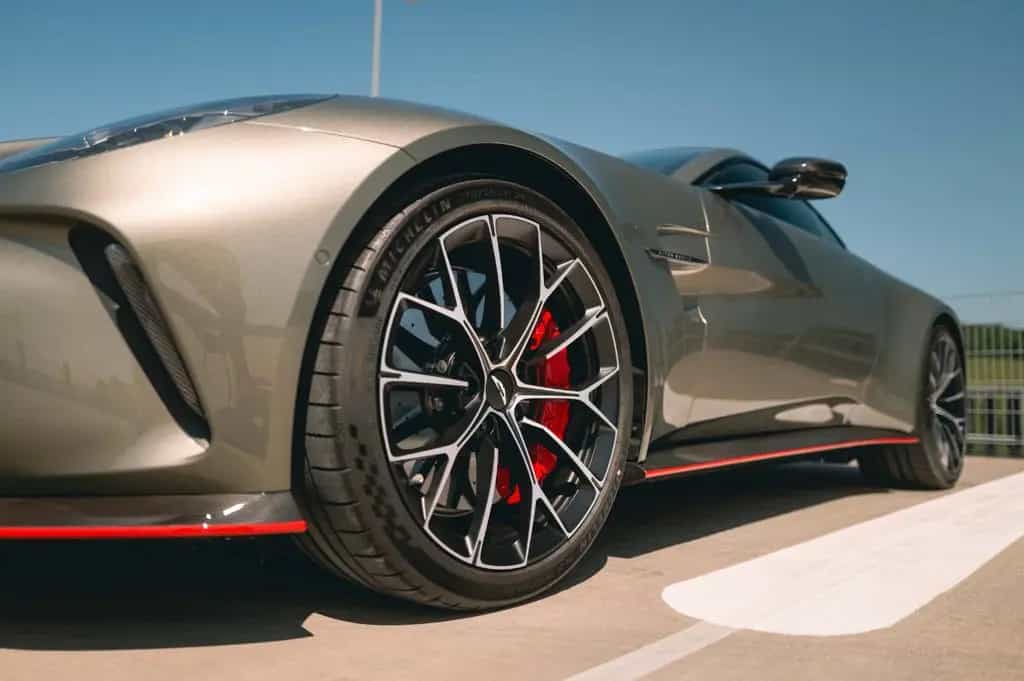 Aston Martin V8 Vantage Ceramic, Carbon, Q 01/2025-photo-8