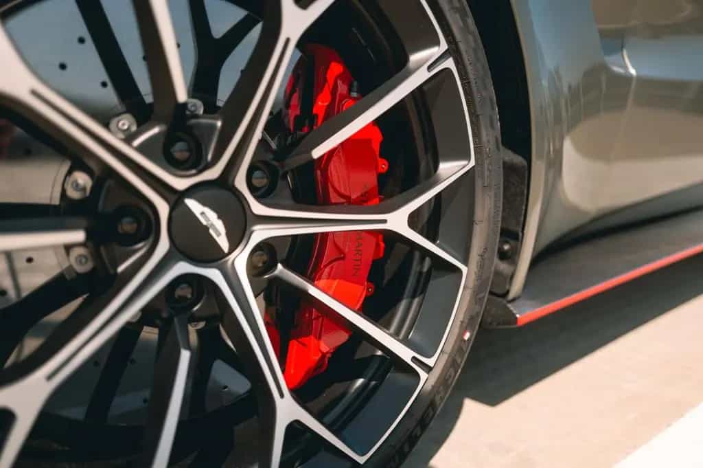 Aston Martin V8 Vantage Ceramic, Carbon, Q 01/2025-photo-9