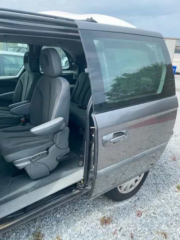 Chrysler Voyager 2.8 CRD cat LX Leather Auto 06/2004-photo-3