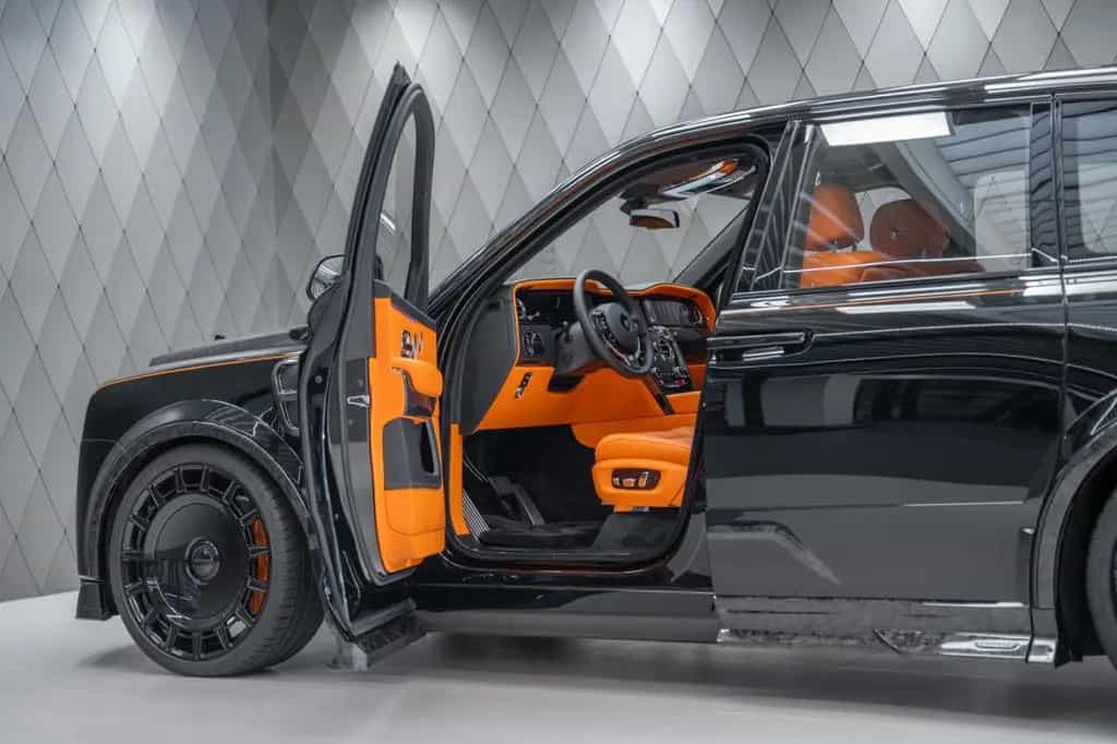 Rolls-Royce Cullinan BLACK BADGE 2026 MANSORY BLACK/ORANGE 02/2026-photo-11