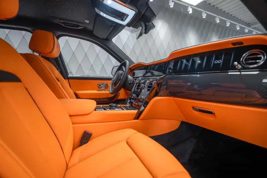 Rolls-Royce Cullinan BLACK BADGE 2026 MANSORY BLACK/ORANGE 02/2026-photo-15