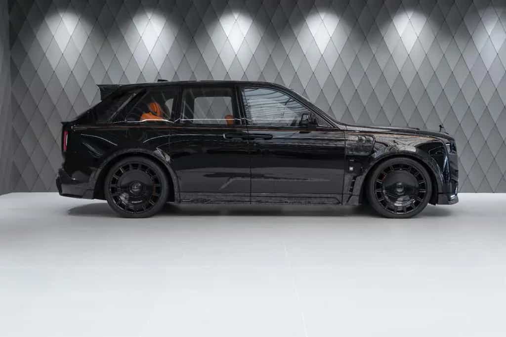 Rolls-Royce Cullinan BLACK BADGE 2026 MANSORY BLACK/ORANGE 02/2026-photo-2