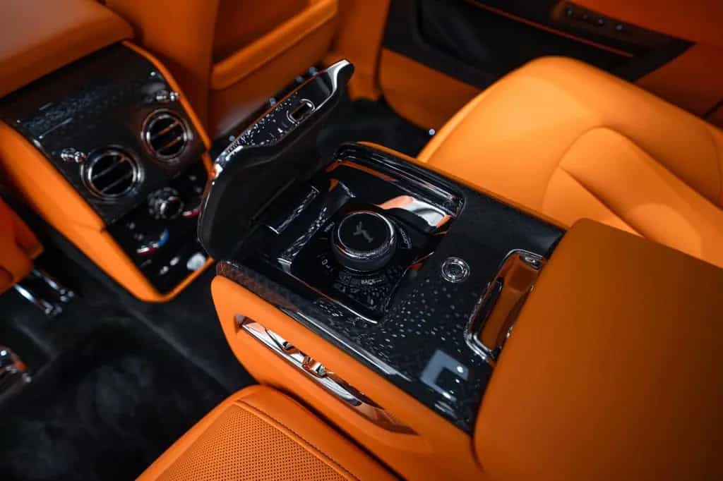 Rolls-Royce Cullinan BLACK BADGE 2026 MANSORY BLACK/ORANGE 02/2026-photo-22