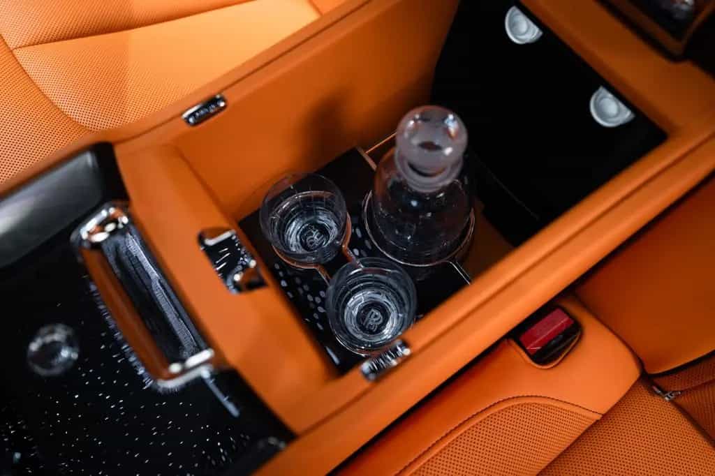 Rolls-Royce Cullinan BLACK BADGE 2026 MANSORY BLACK/ORANGE 02/2026-photo-23